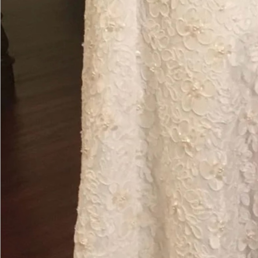 Elegant White Floral Gown - Picture 5 of 7
